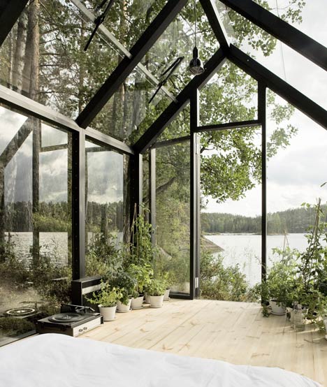 dezeen_Garden-Shed-by-Ville-Hara-and-Linda-Bergroth-05